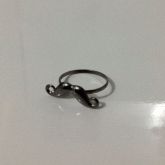 Anel Bigode
